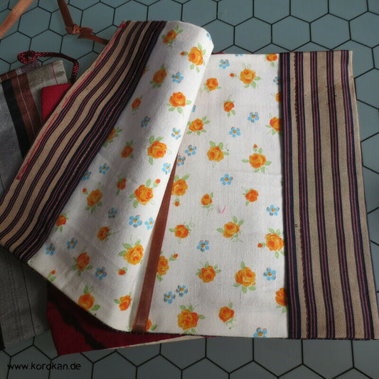 Meisen Pass- / Buchhülle aussen Seide, innen Baumwolle