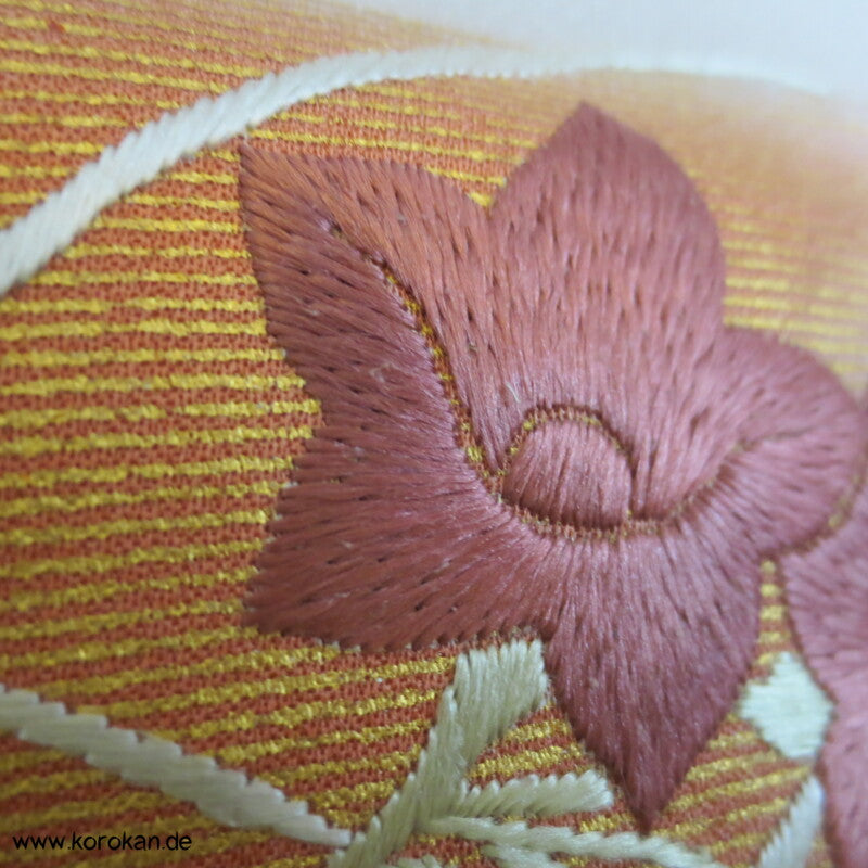 goldene Nebel Blumenstickerei Homongi Seidencrepesatin Kimono