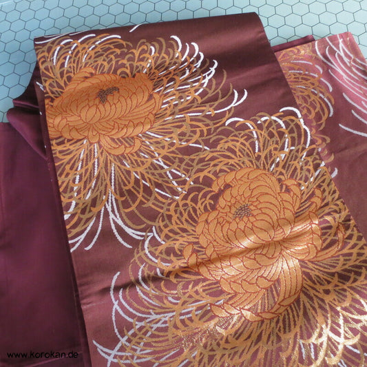 goldene Chrysantheme auf dunkelrot leichter Fukuro Obi