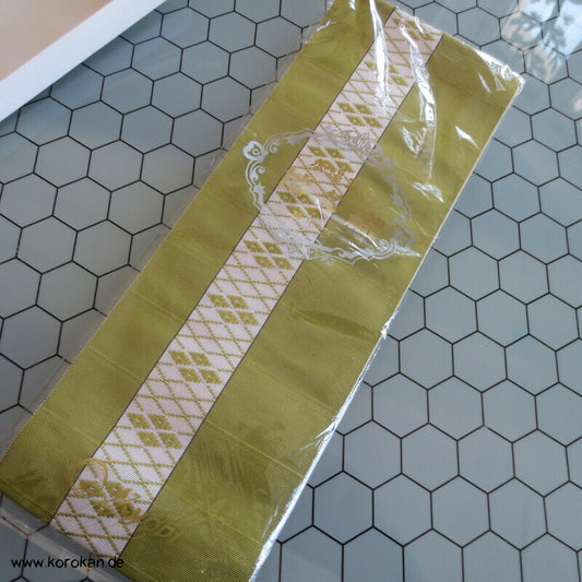 japanischer Kyobi Datejime grasgrüne Seide mit weißen Diamantstreifen, in Box