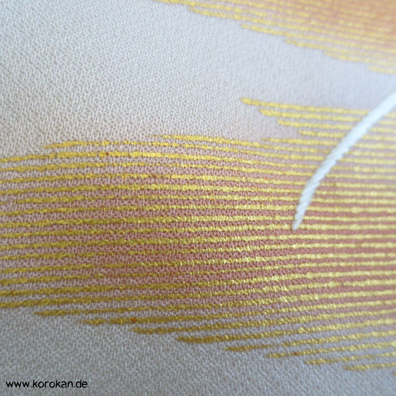 goldene Nebel Blumenstickerei Homongi Seidencrepesatin Kimono