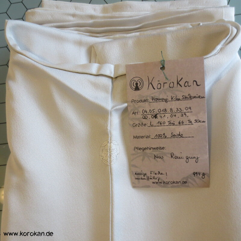 goldene Nebel Blumenstickerei Homongi Seidencrepesatin Kimono