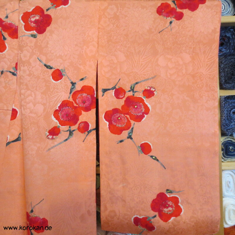 Ume Pflaumen Blüten auf Rinzu Seidendamast antiker Komon Kimono