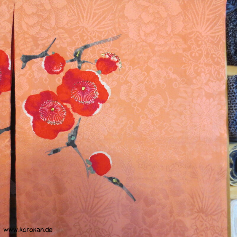Ume Pflaumen Blüten auf Rinzu Seidendamast antiker Komon Kimono