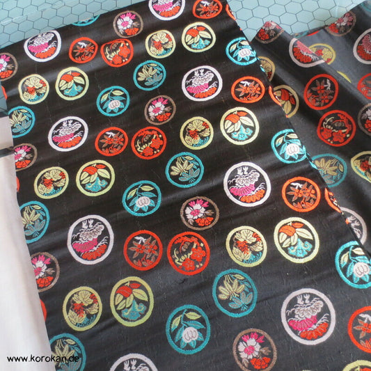 bunte Blüten Mon auf schwarzem Grund Fukuro Obi