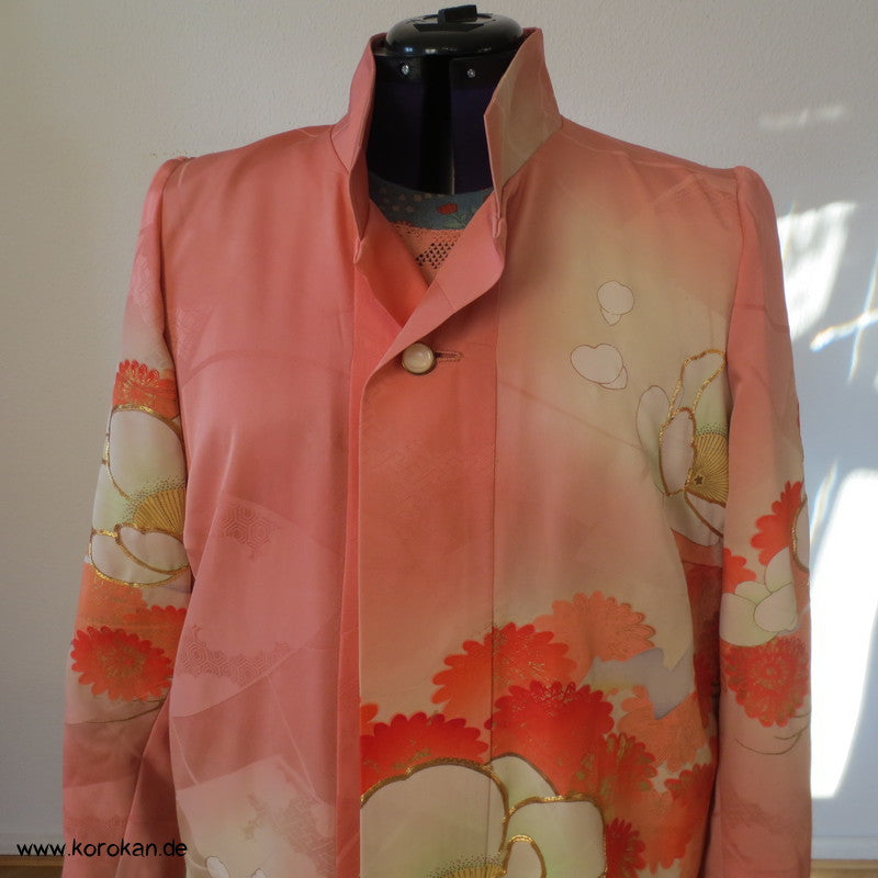Abendmantel aus Furisode Kimono Seide mit Blüten und Goldstickerei, Gr. L