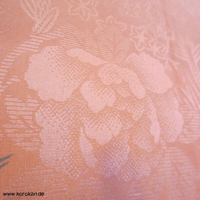 Ume Pflaumen Blüten auf Rinzu Seidendamast antiker Komon Kimono