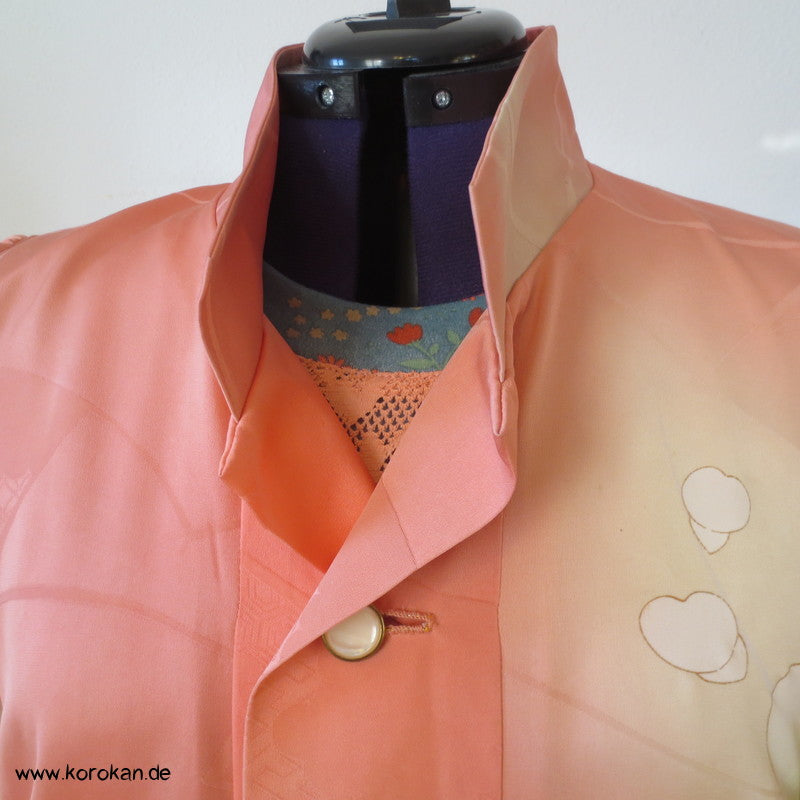 Abendmantel aus Furisode Kimono Seide mit Blüten und Goldstickerei, Gr. L