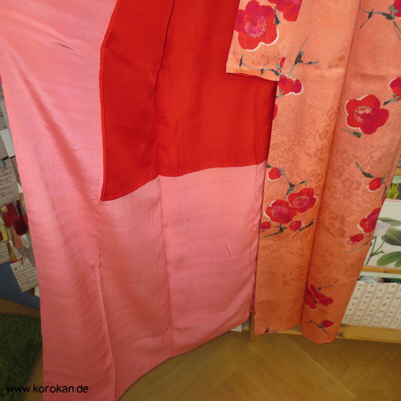 Ume Pflaumen Blüten auf Rinzu Seidendamast antiker Komon Kimono