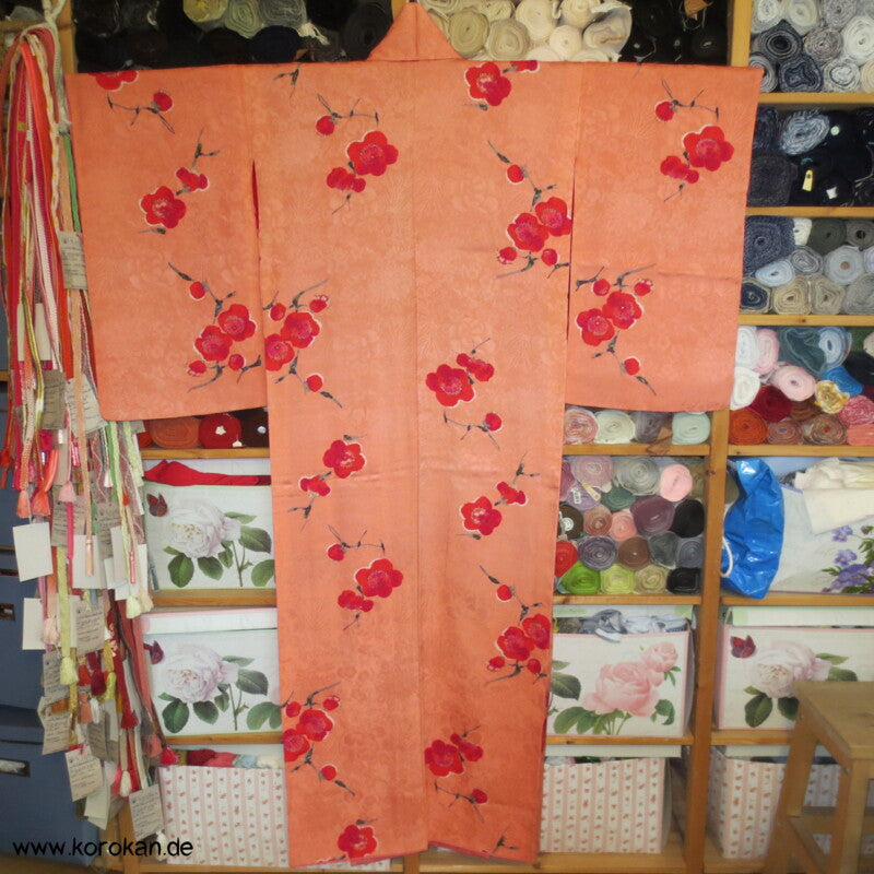 Ume Pflaumen Blüten auf Rinzu Seidendamast antiker Komon Kimono