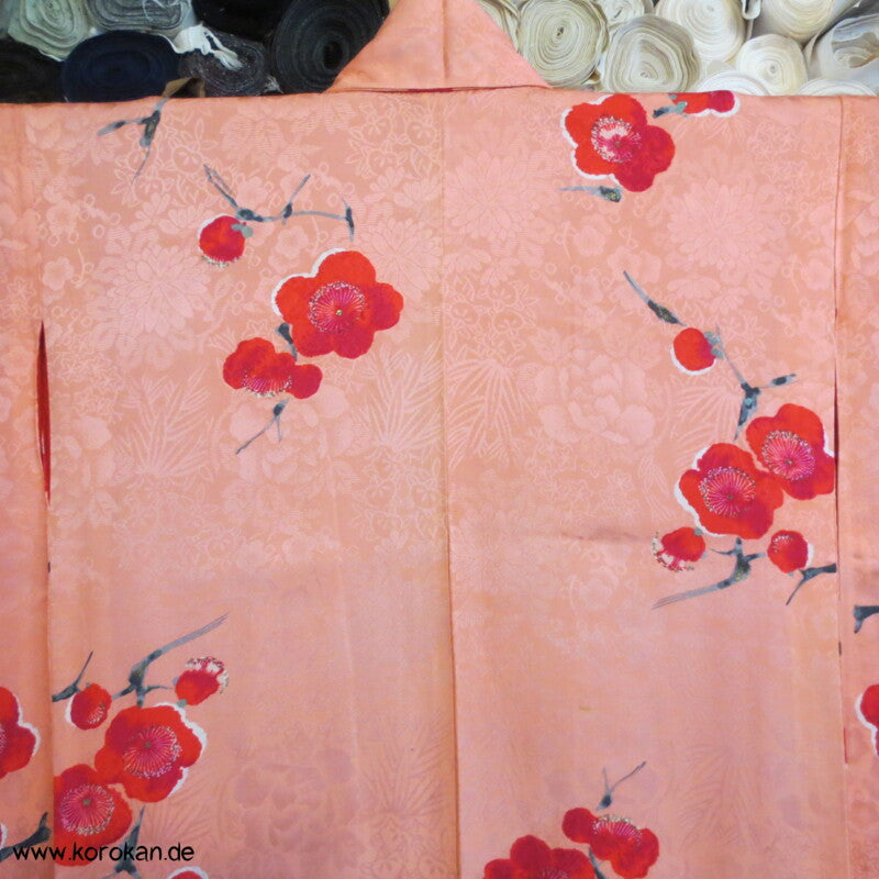 Ume Pflaumen Blüten auf Rinzu Seidendamast antiker Komon Kimono