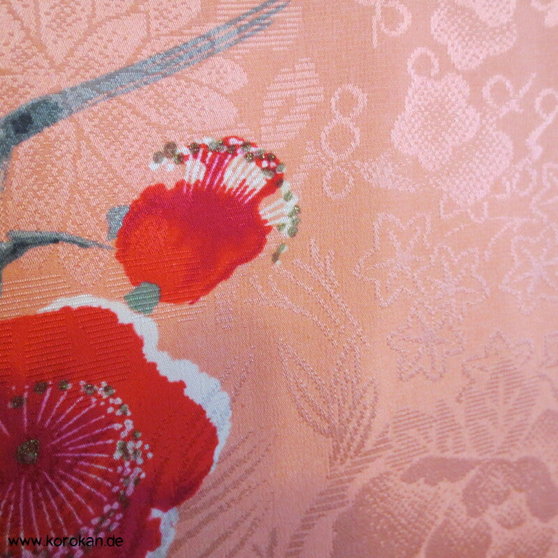 Ume Pflaumen Blüten auf Rinzu Seidendamast antiker Komon Kimono