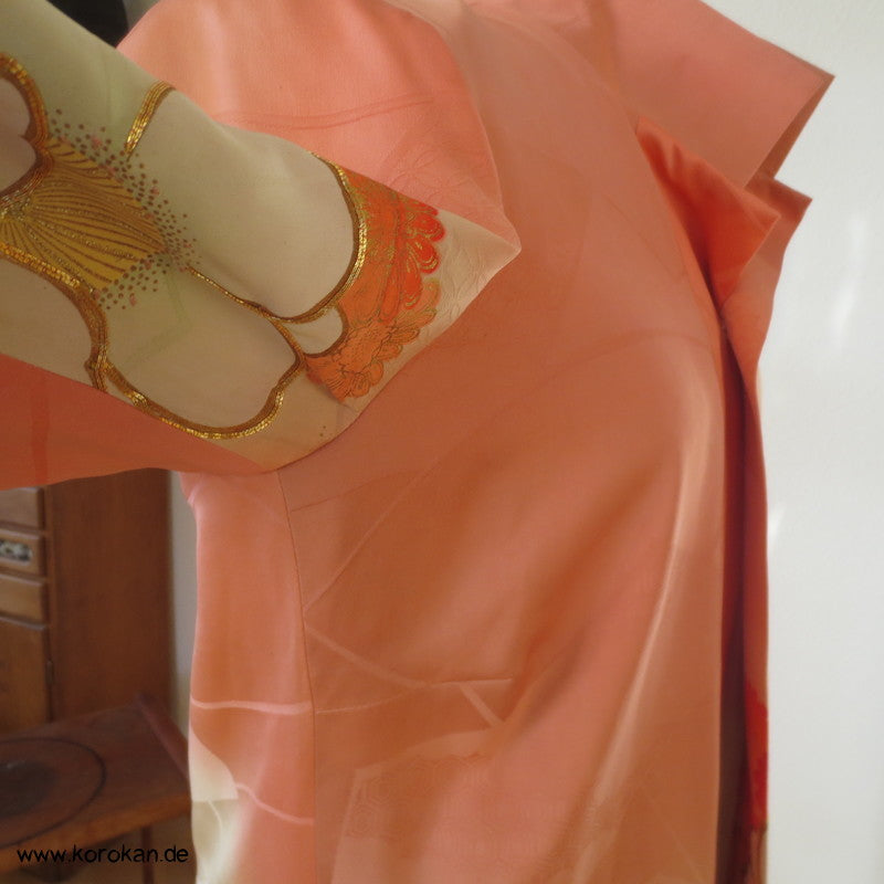 Abendmantel aus Furisode Kimono Seide mit Blüten und Goldstickerei, Gr. L