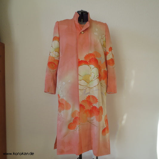 Abendmantel aus Furisode Kimono Seide mit Blüten und Goldstickerei, Gr. L