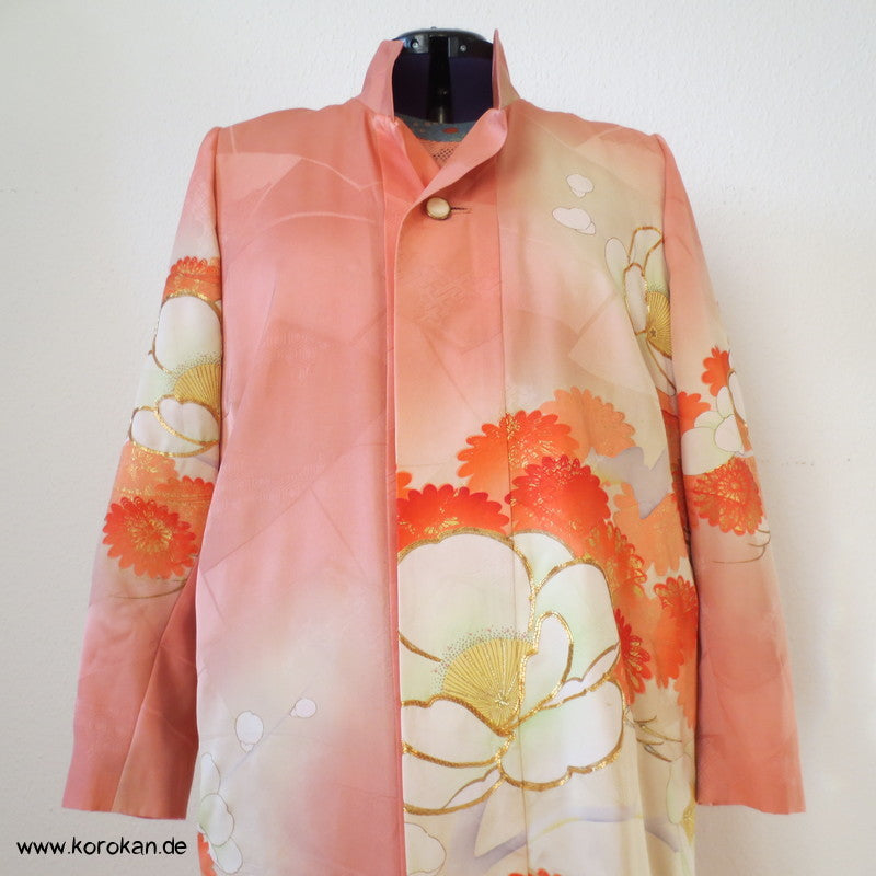 Abendmantel aus Furisode Kimono Seide mit Blüten und Goldstickerei, Gr. L