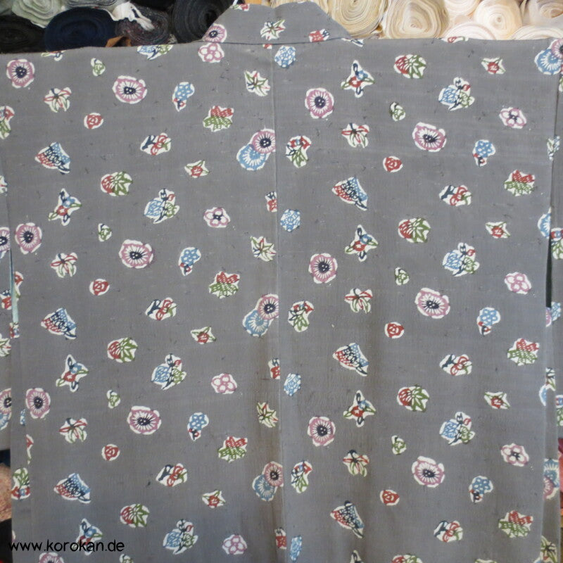 grau - bunt bedruckte Tsumugi Seide Haori Kimono Jacke, mit Himo