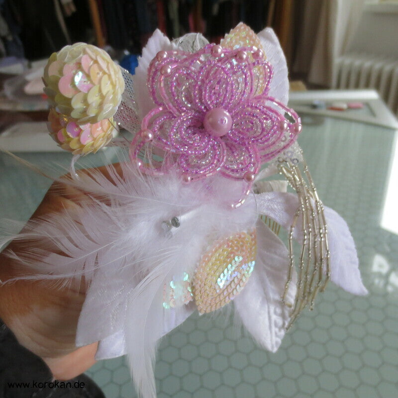 Kanzashi Haarkamm - Fascinator, Glitzer und Blüten