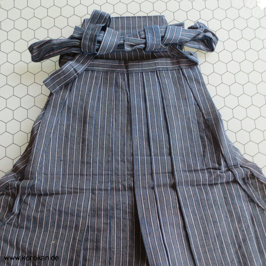 blau gestreifte Hakama - Umanori Hosen - Typ für Jungen