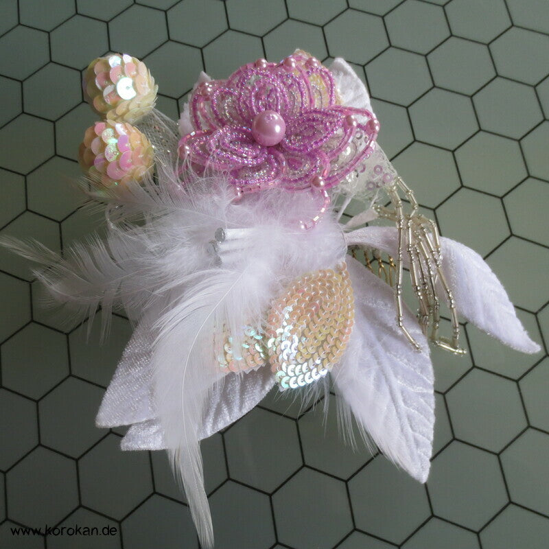 Kanzashi Haarkamm - Fascinator, Glitzer und Blüten