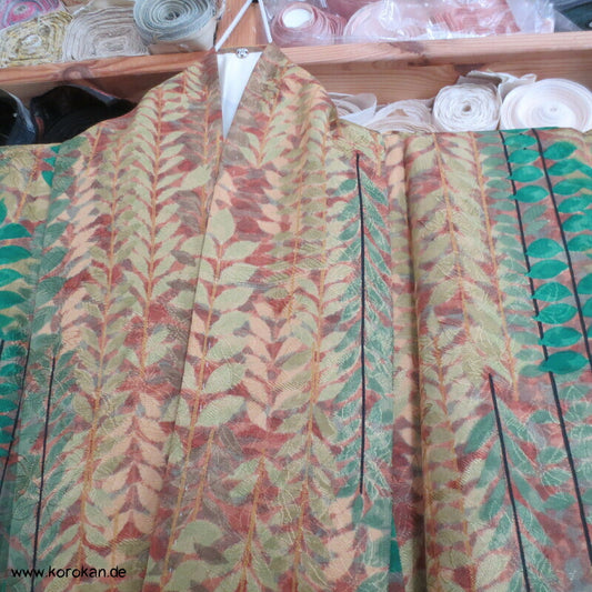 Blätterstreifen auf Rinzu Seiden Damast Komon Kimono