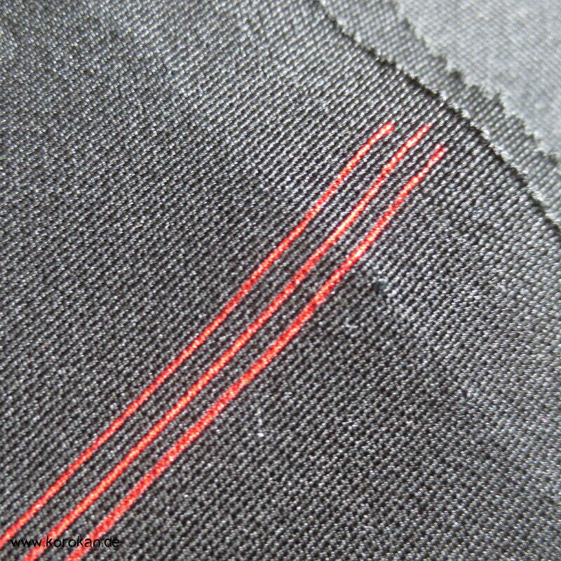 bunte Schwünge auf schwarzem Chirimen Crepe Seidenreste Araihari Kimono