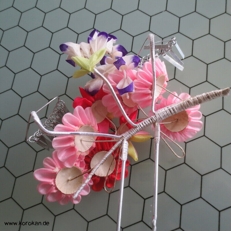 japanische Kanzashi Haarnadel Blüten mit Schmetterling und Hänge Birra Birra