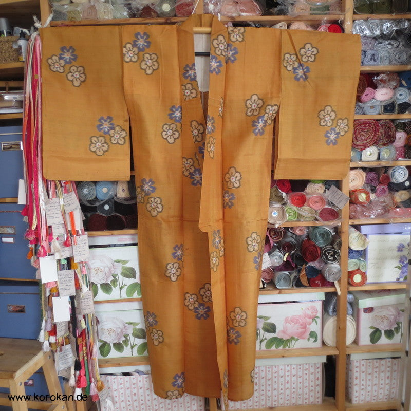 Sakurablüten auf goldgelb Hitoe Meisen Seiden Komon Kimono