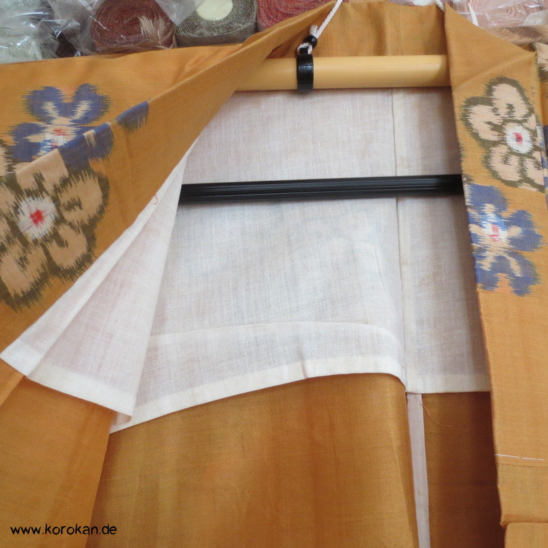 Sakurablüten auf goldgelb Hitoe Meisen Seiden Komon Kimono