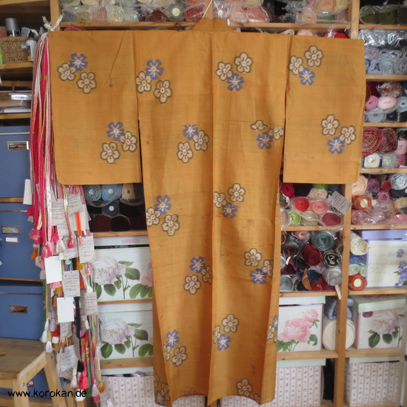 Sakurablüten auf goldgelb Hitoe Meisen Seiden Komon Kimono