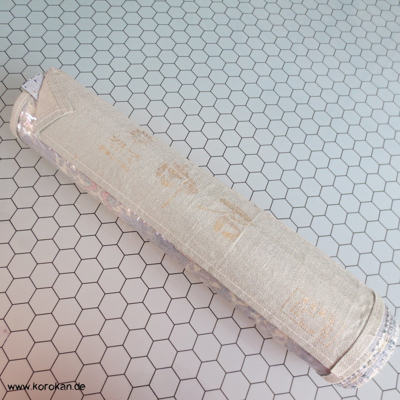 Spiegelmuster Tanmono Tsumugi Seide, blassblaugrau