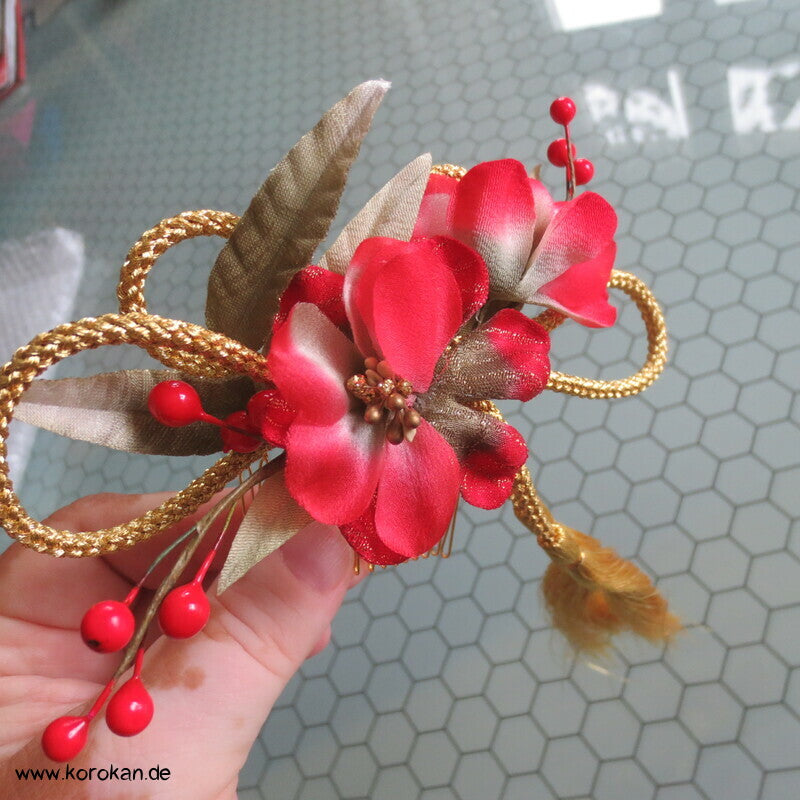 Kanzashi Haarkamm - Fascinator, Blüten Kordel