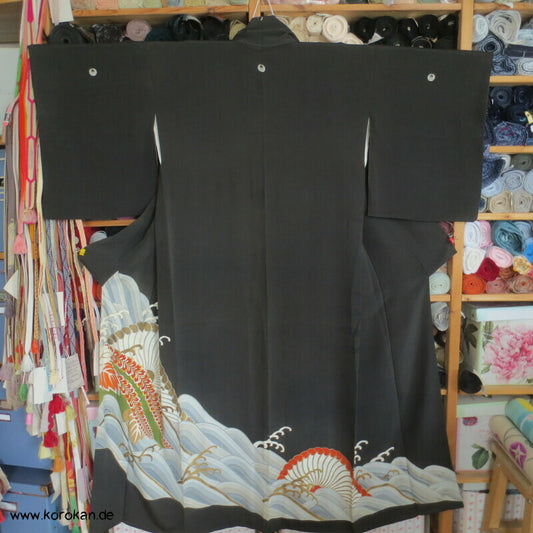 japanische Tomesode Seidencrepe Kimono mit Tsunami Wellen Muster