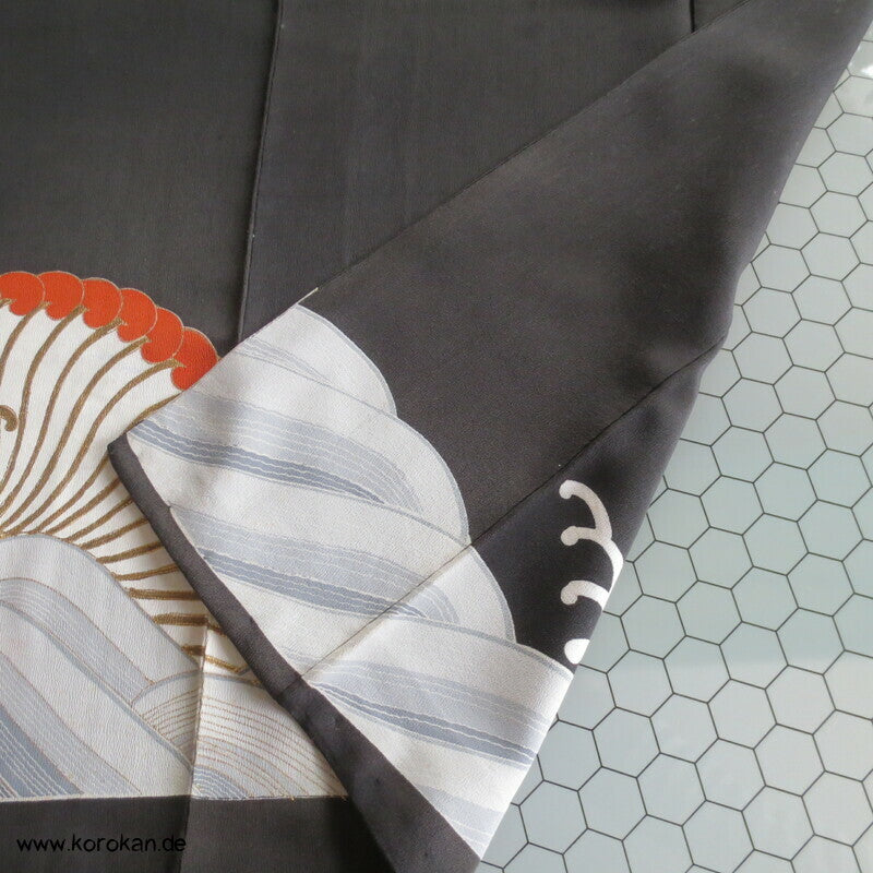 japanische Tomesode Seidencrepe Kimono mit Tsunami Wellen Muster
