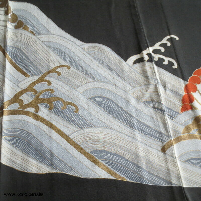 japanische Tomesode Seidencrepe Kimono mit Tsunami Wellen Muster