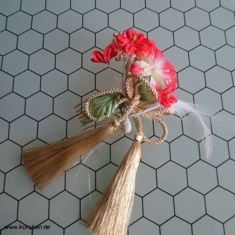 Kanzashi Haarkamm - Fascinator, Blüten Kordel