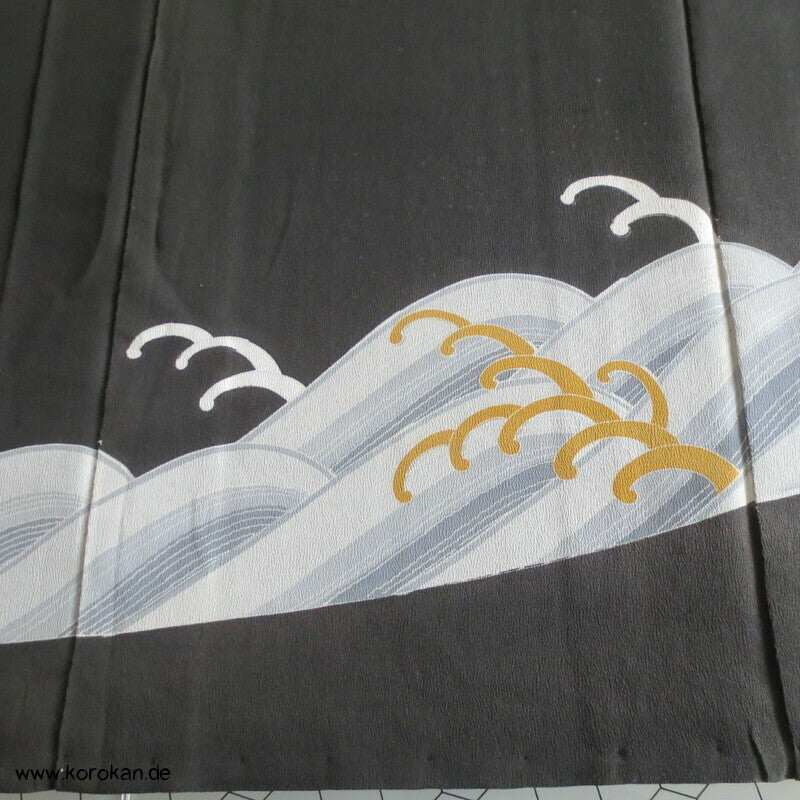 japanische Tomesode Seidencrepe Kimono mit Tsunami Wellen Muster