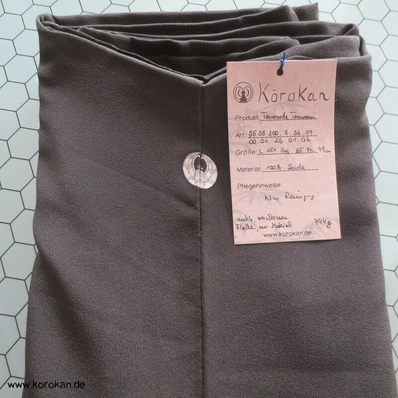 japanische Tomesode Seidencrepe Kimono mit Tsunami Wellen Muster