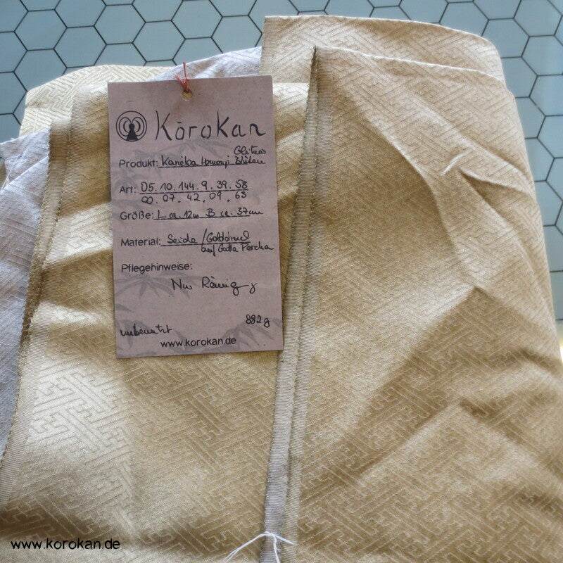 Gutta Percha Goldauftrag Seidendamast Karieba für Homongi Kimono