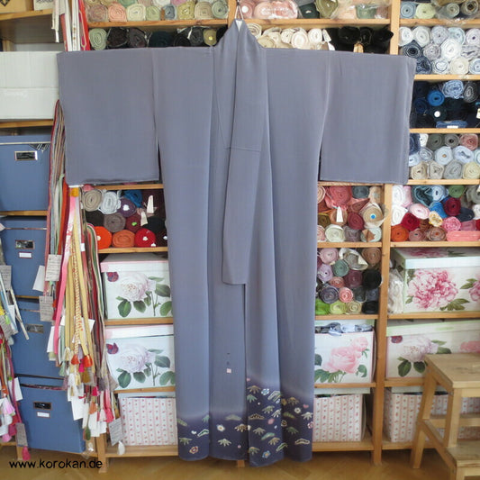 Shochikubai blauvioletter Musterrand Irotomesode, grauer Seiden Kimono