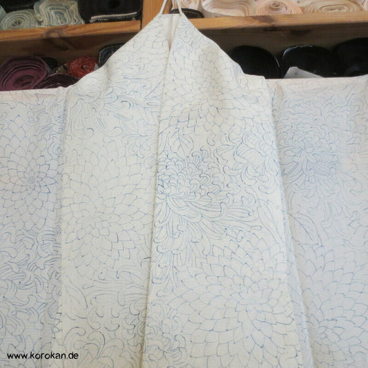 zartblaue Chrysanthemen Hitoe Rho Seiden Kimono