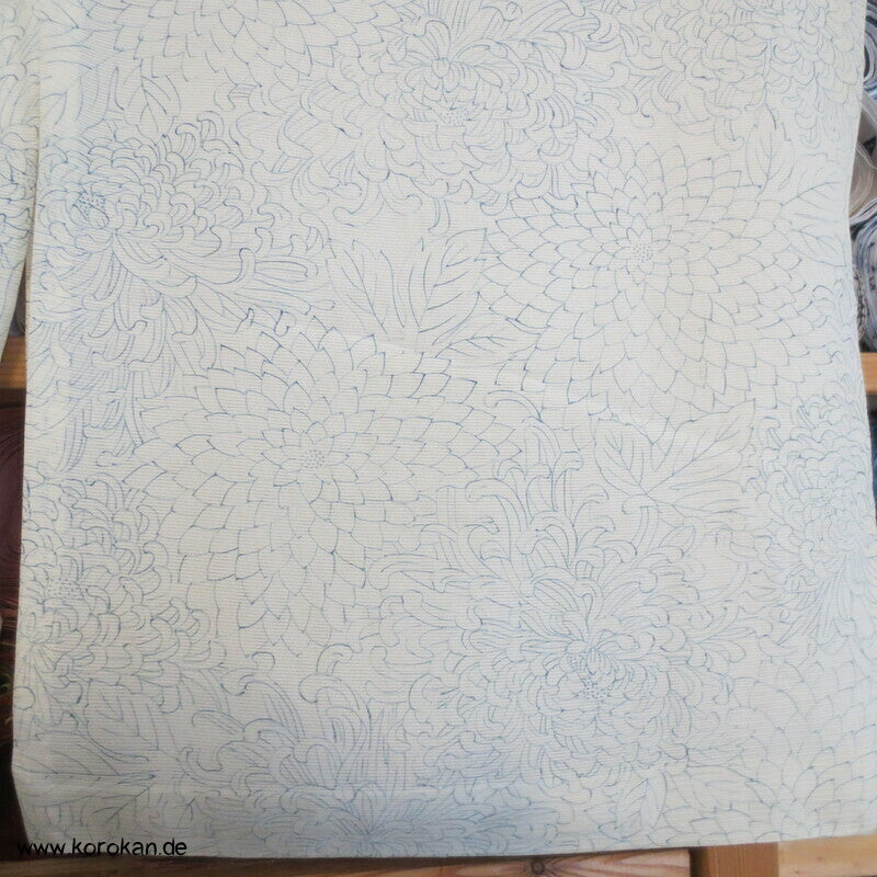 zartblaue Chrysanthemen Hitoe Rho Seiden Kimono
