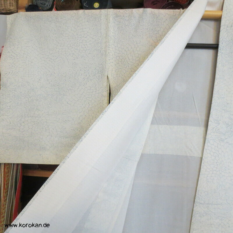 zartblaue Chrysanthemen Hitoe Rho Seiden Kimono