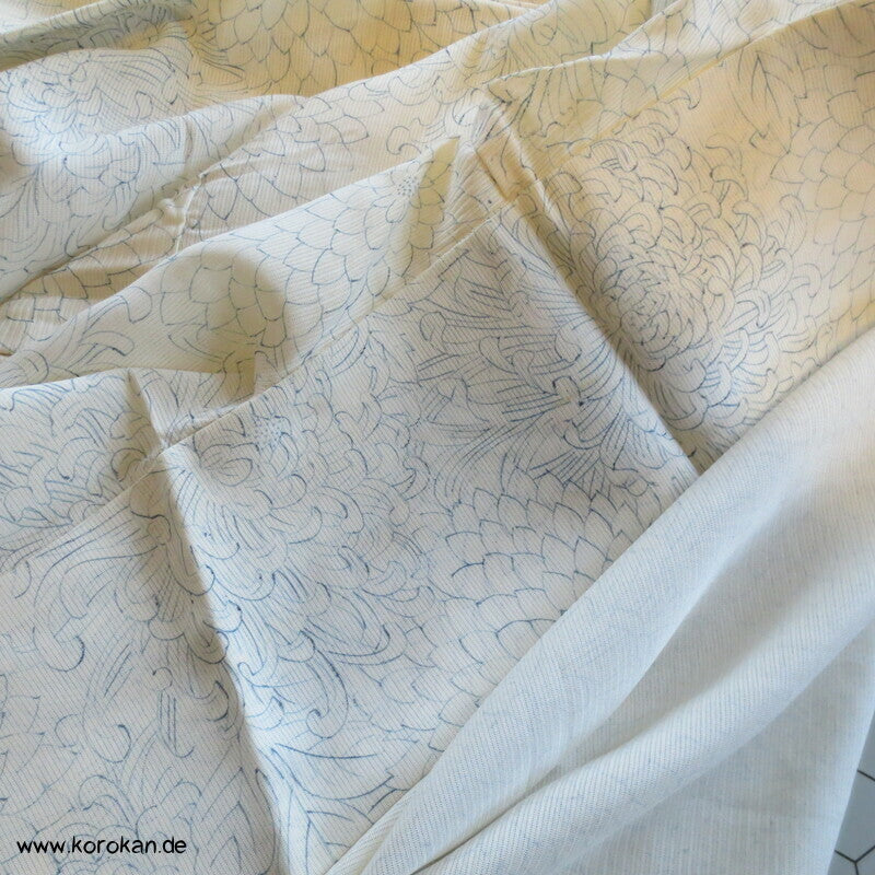 zartblaue Chrysanthemen Hitoe Rho Seiden Kimono