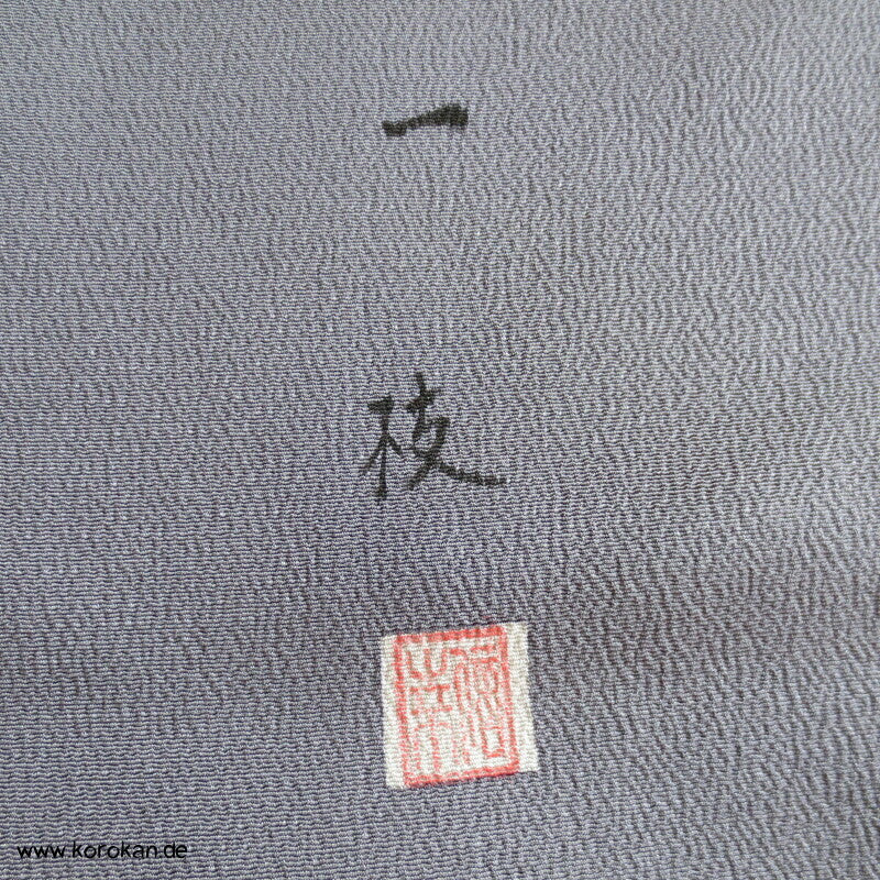 Shochikubai blauvioletter Musterrand Irotomesode, grauer Seiden Kimono
