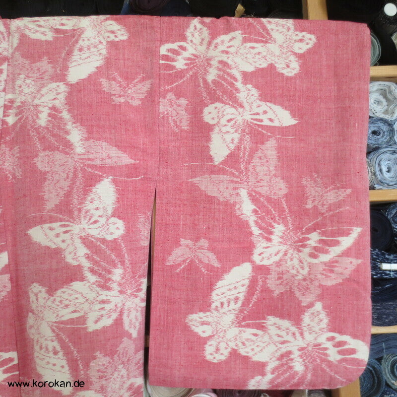 Japan Schmetterlinge auf altrosa Kasuri Tsumugi Seiden Kimono