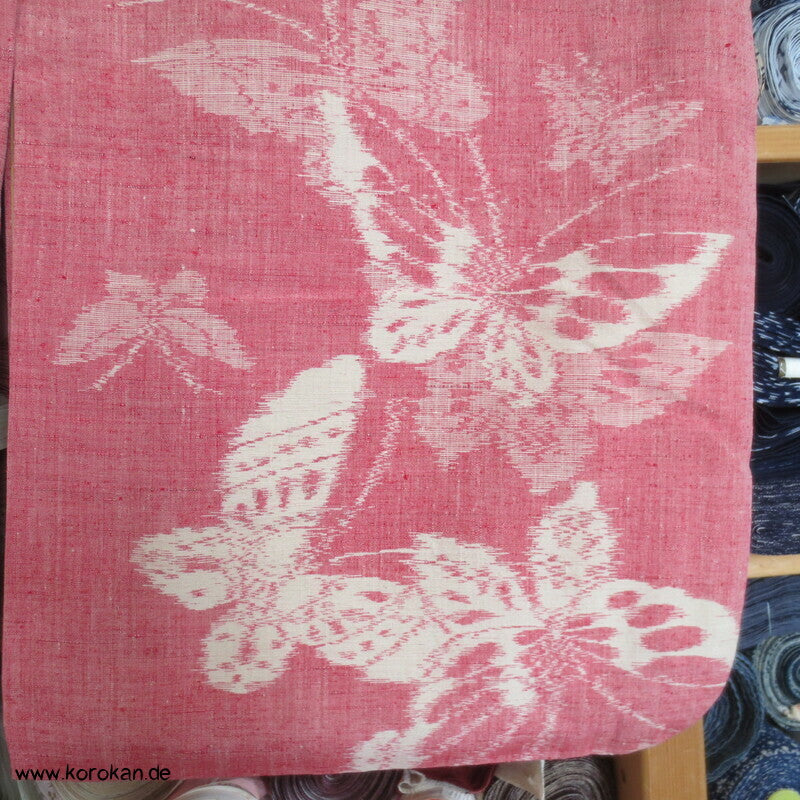 Japan Schmetterlinge auf altrosa Kasuri Tsumugi Seiden Kimono