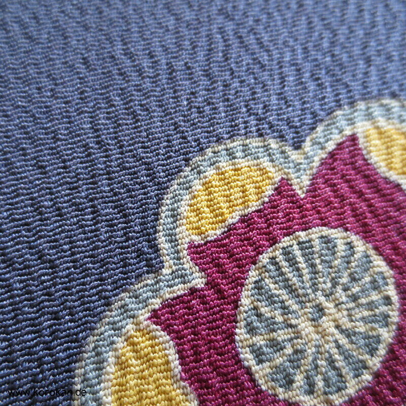 Shochikubai blauvioletter Musterrand Irotomesode, grauer Seiden Kimono