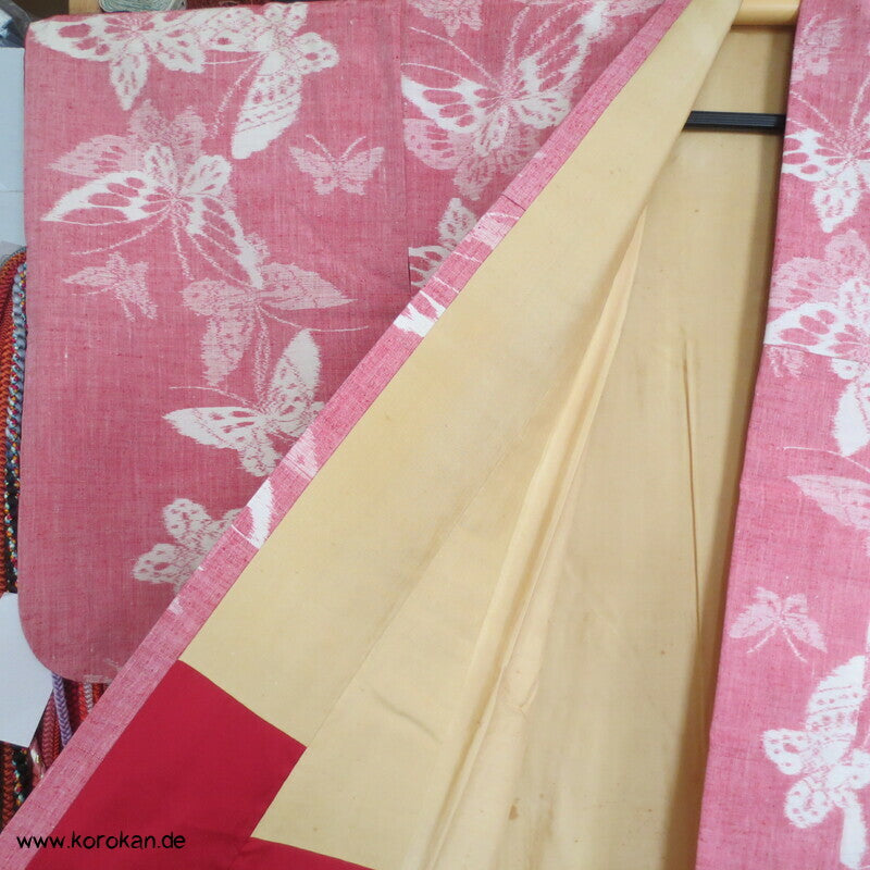 Japan Schmetterlinge auf altrosa Kasuri Tsumugi Seiden Kimono