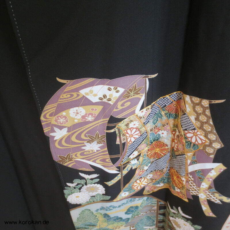 Im Wind hängender Kimono Tomesode