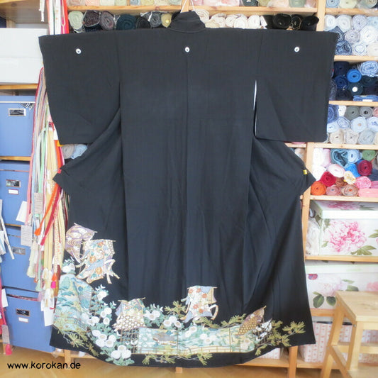 Im Wind hängender Kimono Tomesode
